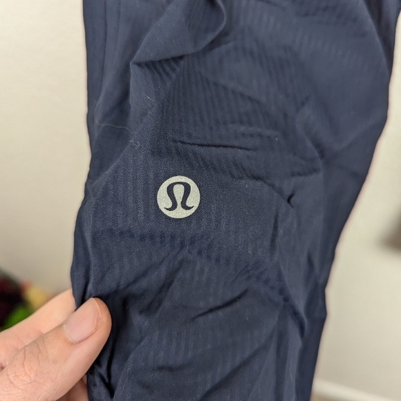 Lululemon dance studio crop pants size 4 - Picture 6 of 6
